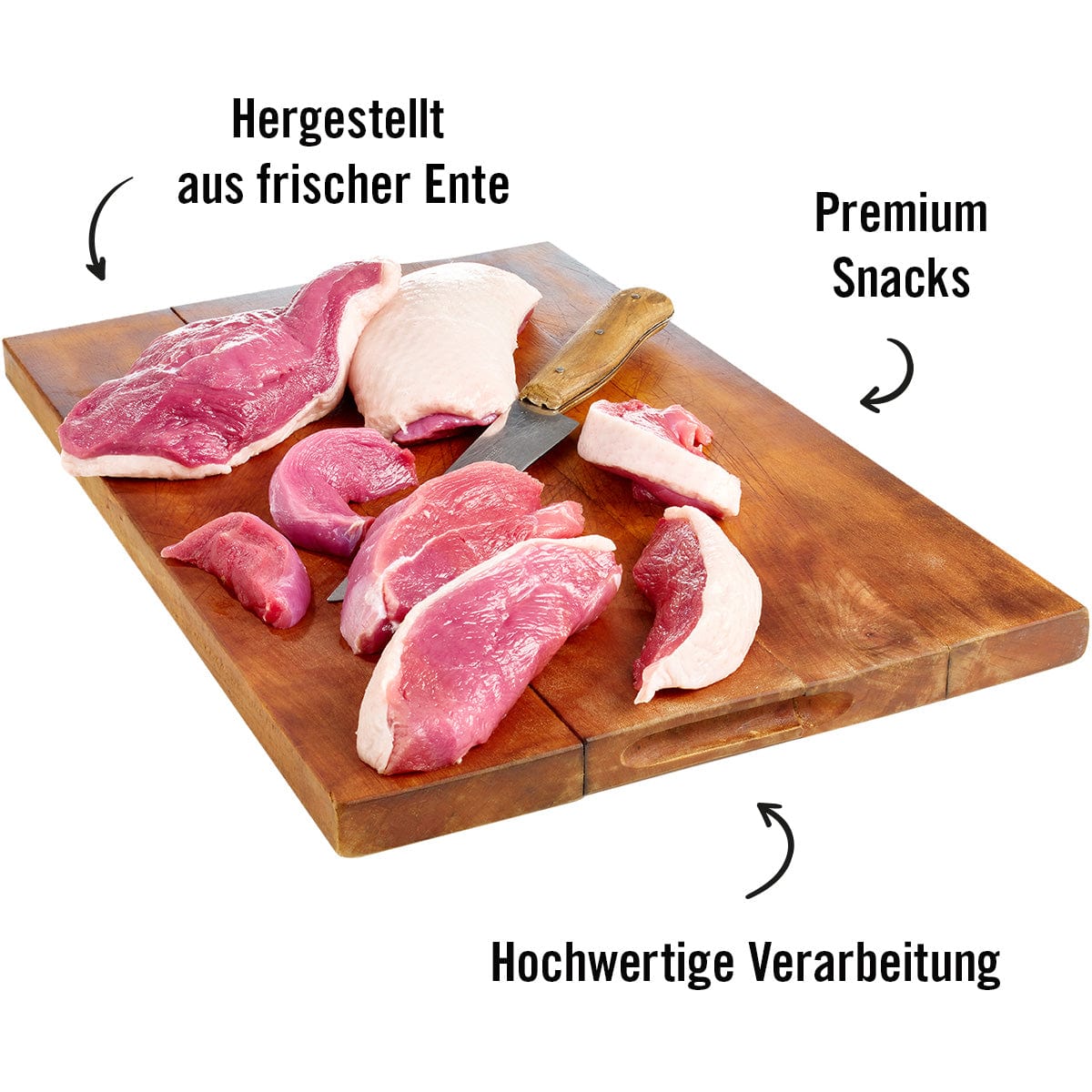 Holzbrett mit frisch aufgeschnittenem Entenfilet