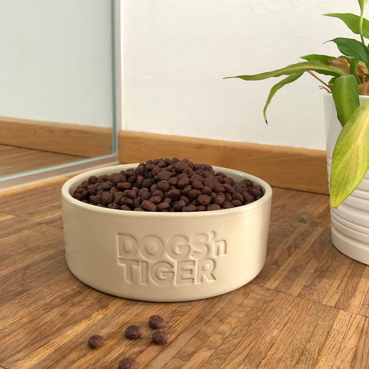 Futternapf in beige mit Dogs'n Tiger Logo