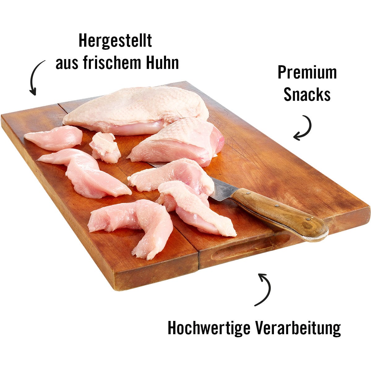 Holzbrett mit frisch aufgeschnittenem Hühnchenfilet